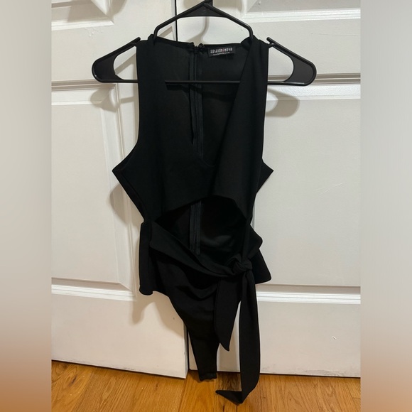 FASHION NOVA BLACK CUT OUT BODYSUIT - Picture 1 of 4